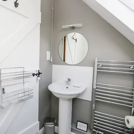 Coach House 1 - Pullwood Bay *