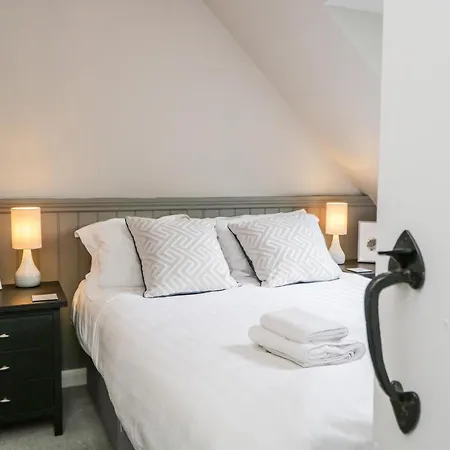 Coach House 1 - Pullwood Bay *