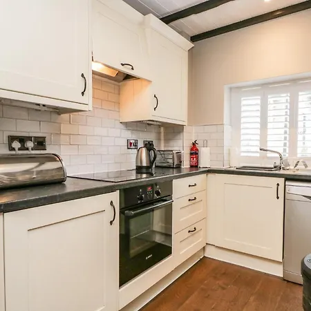 Coach House 1 - Pullwood Bay